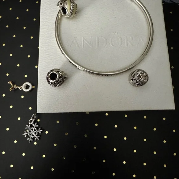 Pandora Winter Kiss • Silver Snowflake Charm - Picture 8 of 11